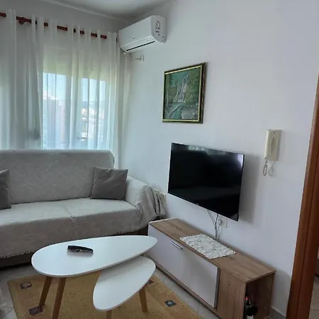 New Boulevard Hosted By Endrit & Adela Appartamento Tirana